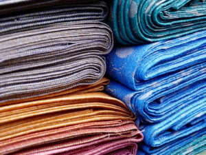 Lire la suite à propos de l’article Bien choisir ses matières textiles : le guide pour une mode plus confortable et responsable